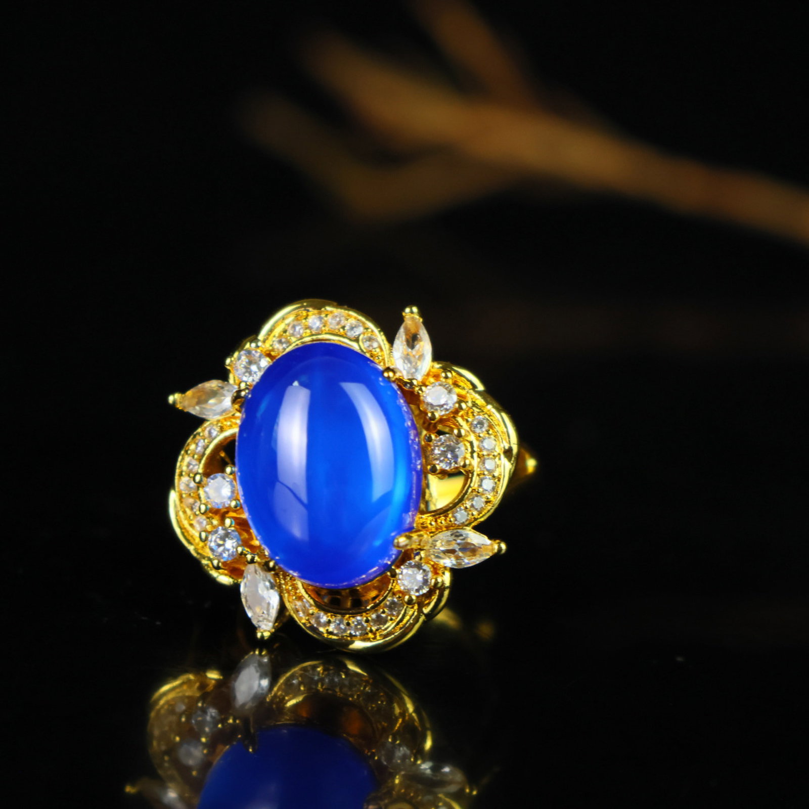 An Exquisite Ring: An Exquisite Ring,Size:16mmx12mm 一个精美的戒指
