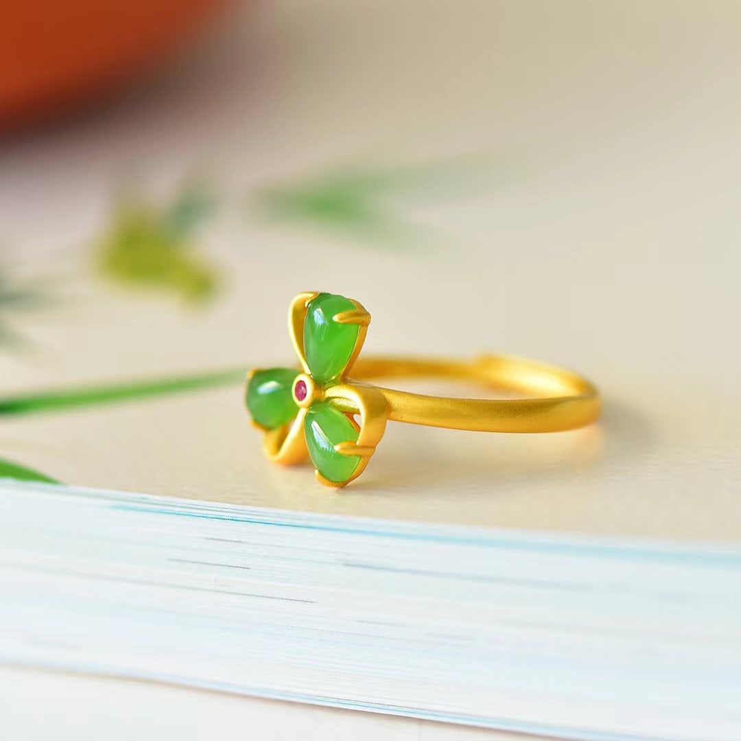 An Exquisite Sterling Silver-Gold Plated Inlaid Jasper Ring: An Exquisite Sterling Silver-Gold Plated Inlaid Jasper Ring 纯银镀金镶碧玉戒指
