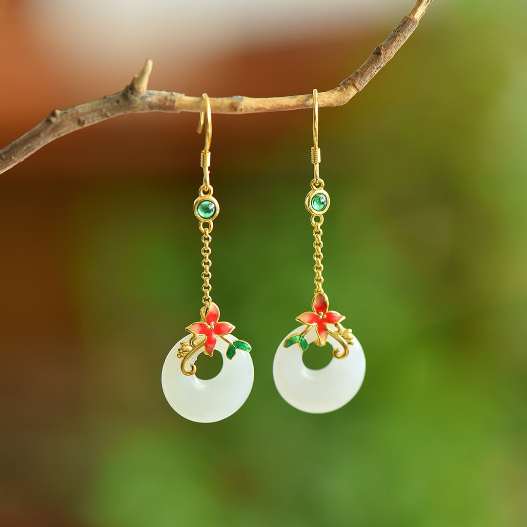 A Pair of Exquisite Sterling Silver-Gold Plated Inlaid White Jade Enamel Earrings: A Pair of Exquisite Sterling Silver-Gold Plated Inlaid White Jade Enamel Earrings,Size:15mmx15mm 一对纯银镀金镶白玉珐琅耳环
