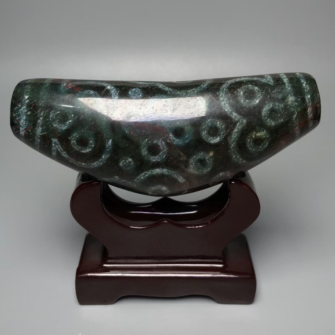 An Exquisite Dzi Bead Ornament: An Exquisite Dzi Bead Ornament,Size:123mmx47mmx36mm,Weight:315.4g 天珠摆件