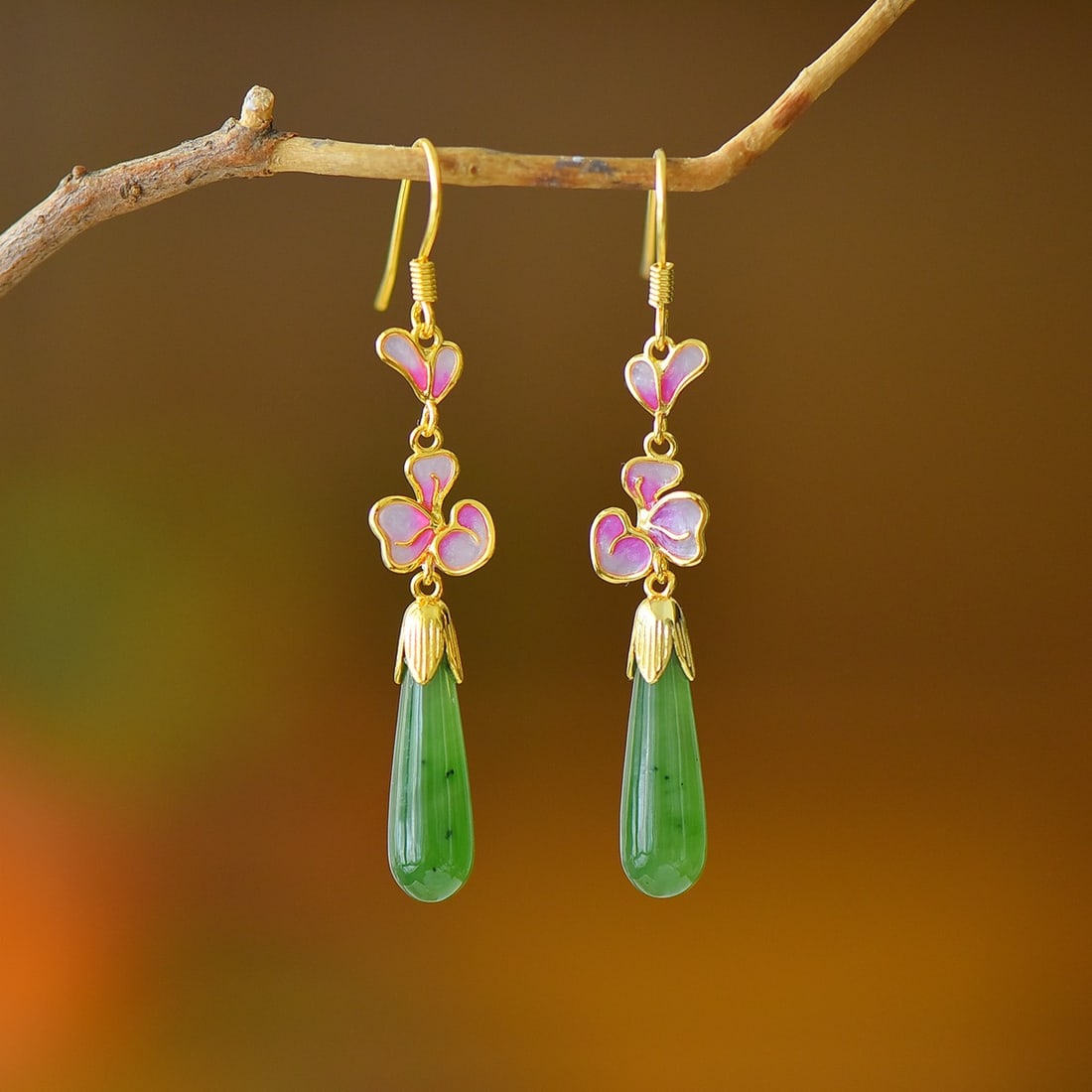 A Pair of Exquisite Sterling Silver Inlaid Jasper Flower Pattern Earrings: A Pair of Exquisite Sterling Silver Inlaid Jasper Flower Pattern Earrings,Size:6mmx20mm 一对纯银镶碧玉花卉纹耳环