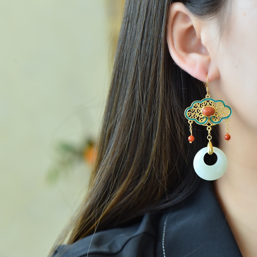 A Pair of Exquisite Sterling Silver-Gold Plated Inlaid White Jade Enamel Earrings: A Pair of Exquisite Sterling Silver-Gold Plated Inlaid White Jade Enamel Earrings,Size:22mmx22mm