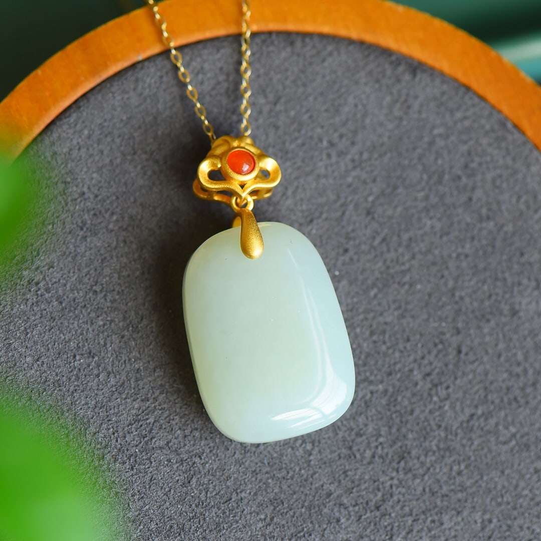 An Exquisite Sterling Silver-Gold Plated Inlaid White Jade Pendant: An Exquisite Sterling Silver-Gold Plated Inlaid White Jade Pendant 纯银镀金镶白玉吊坠