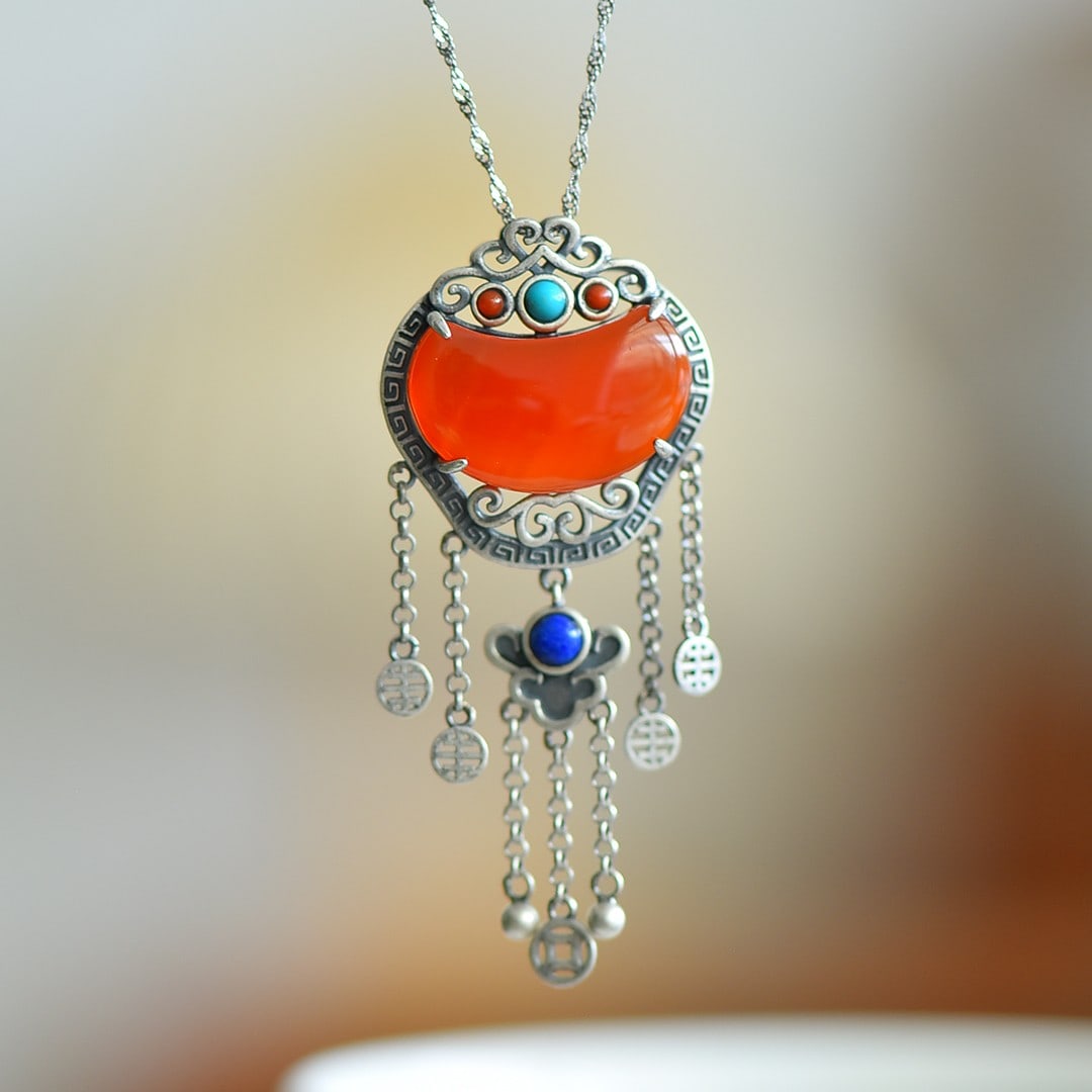 An Exquisite Sterling Silver Inlaid Agate Enamel Pendant: An Exquisite Sterling Silver Inlaid Agate Enamel Pendant,Size:14mmx22mm 纯银镶玛瑙珐琅吊坠