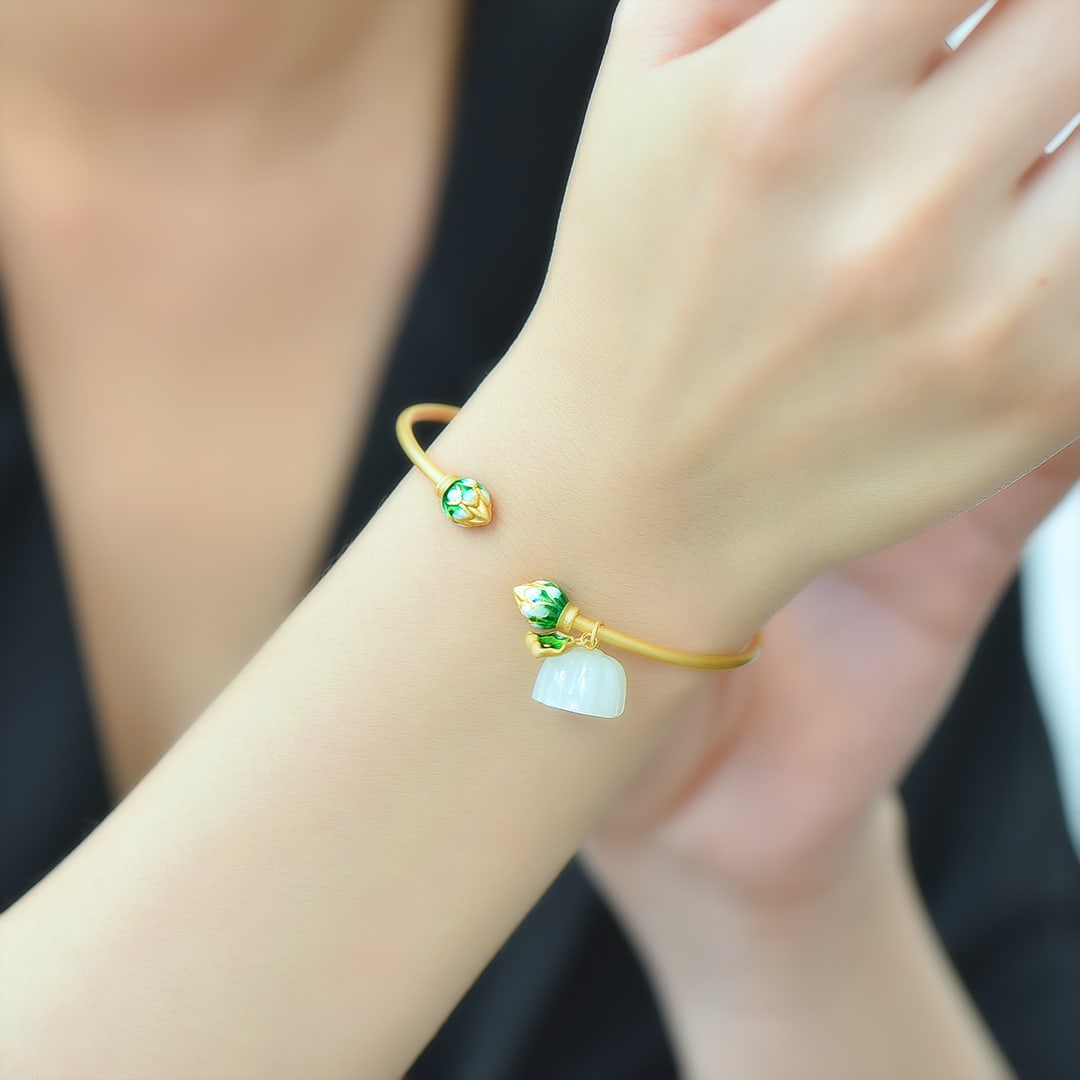 An Exquisite Sterling Silver-Gold Plated Inlaid White Jade Bracelet: An Exquisite Sterling Silver-Gold Plated Inlaid White Jade Bracelet 纯银镀金镶白玉手镯