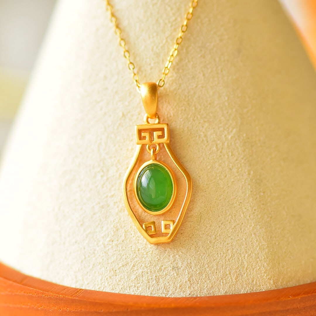An Exquisite Sterling Silver-Gold Plated Inlaid Jasper Pendant: An Exquisite Sterling Silver-Gold Plated Inlaid Jasper Pendant 纯银镀金镶碧玉项链