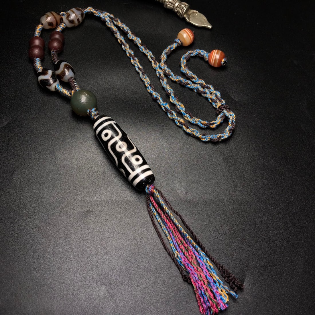 A Precious Dzi Bead Necklace: A Precious Dzi Bead Necklace,Size:56mmx18mm 天珠项链