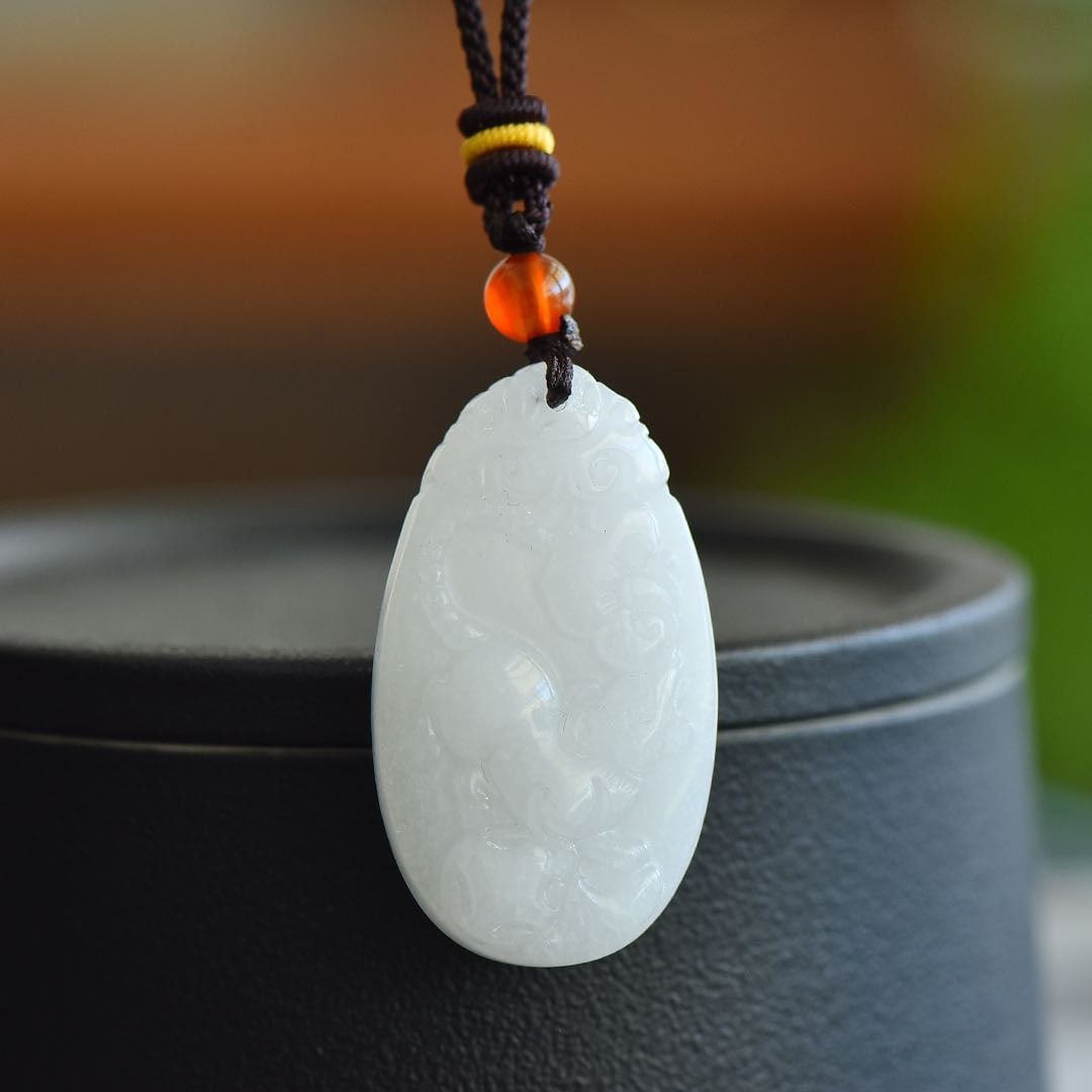 An Exquisite White Jade Mouse Pattern Pendant - 2