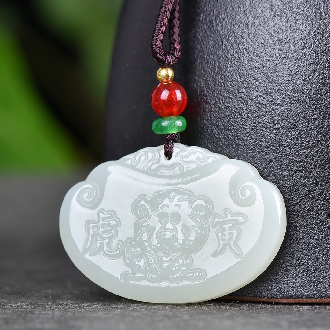 An Exquisite White Jade Pendant: An Exquisite White Jade Pendant,Size:26mmx38mm 白玉挂件