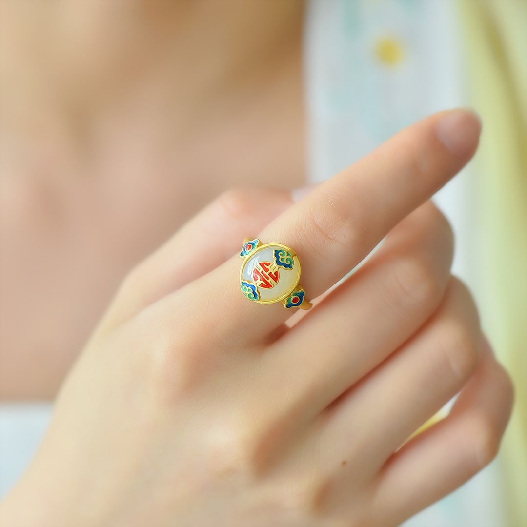 An Exquisite Sterling Silver-Gold Plated Inlaid White Jade Ring: An Exquisite Sterling Silver-Gold Plated Inlaid White Jade Ring,Size:10mmx12mm 纯银镀金镶白玉戒指
