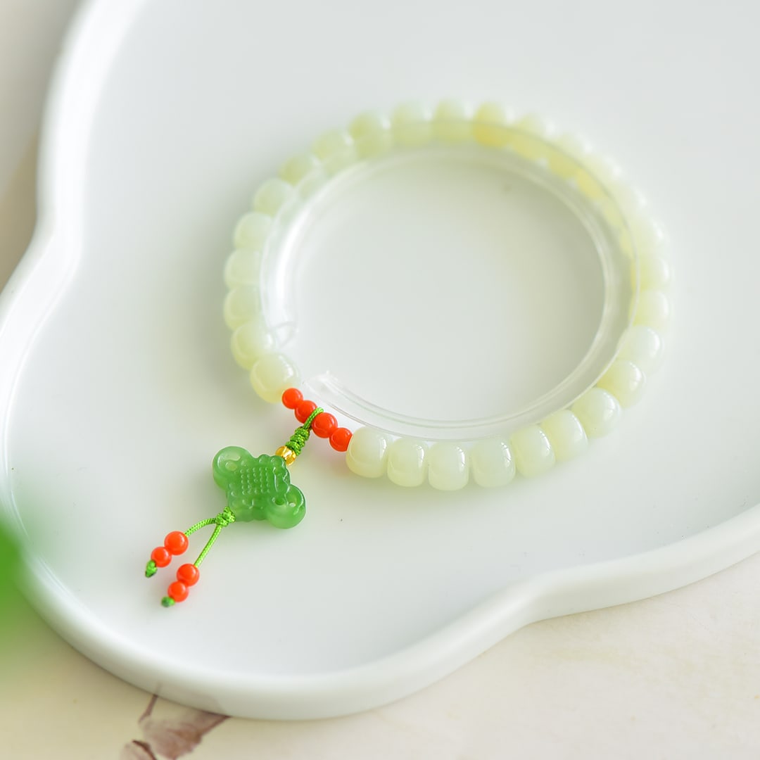 An Exquisite White Jade Bracelets: An Exquisite White Jade Bracelets,Size:6mmx7mm 白玉手链