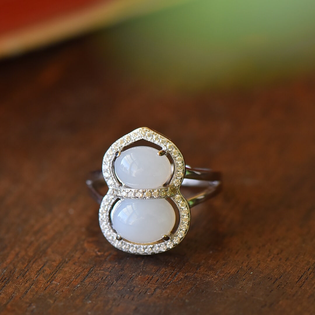 An Exquisite Sterling Silver Inlaid White Jade Ring,Inlaid Diamond: An Exquisite Sterling Silver Inlaid White Jade Ring,Inlaid Diamond,Size:14mmx19mm 纯银镶白玉戒指,嵌钻石