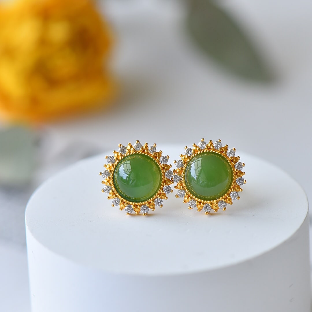 A Pair of Exquisite Sterling Silver-Gold Plated Inlaid Jasper Earrings,Inlaid Diamond: A Pair of Exquisite Sterling Silver-Gold Plated Inlaid Jasper Earrings,Inlaid Diamond 一对纯银镀金镶碧玉耳环,嵌钻石