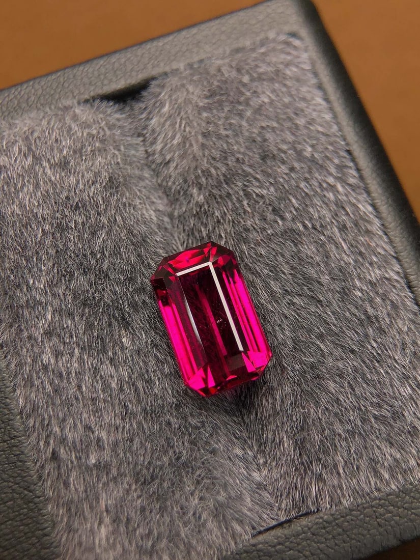 7.18Ctw Natural Tourmaline Loose: 7.18Ctw Natural Tourmaline Loose,Size:14.1mmx8.5mmx6.2mm 7.18Ctw天然碧玺裸石