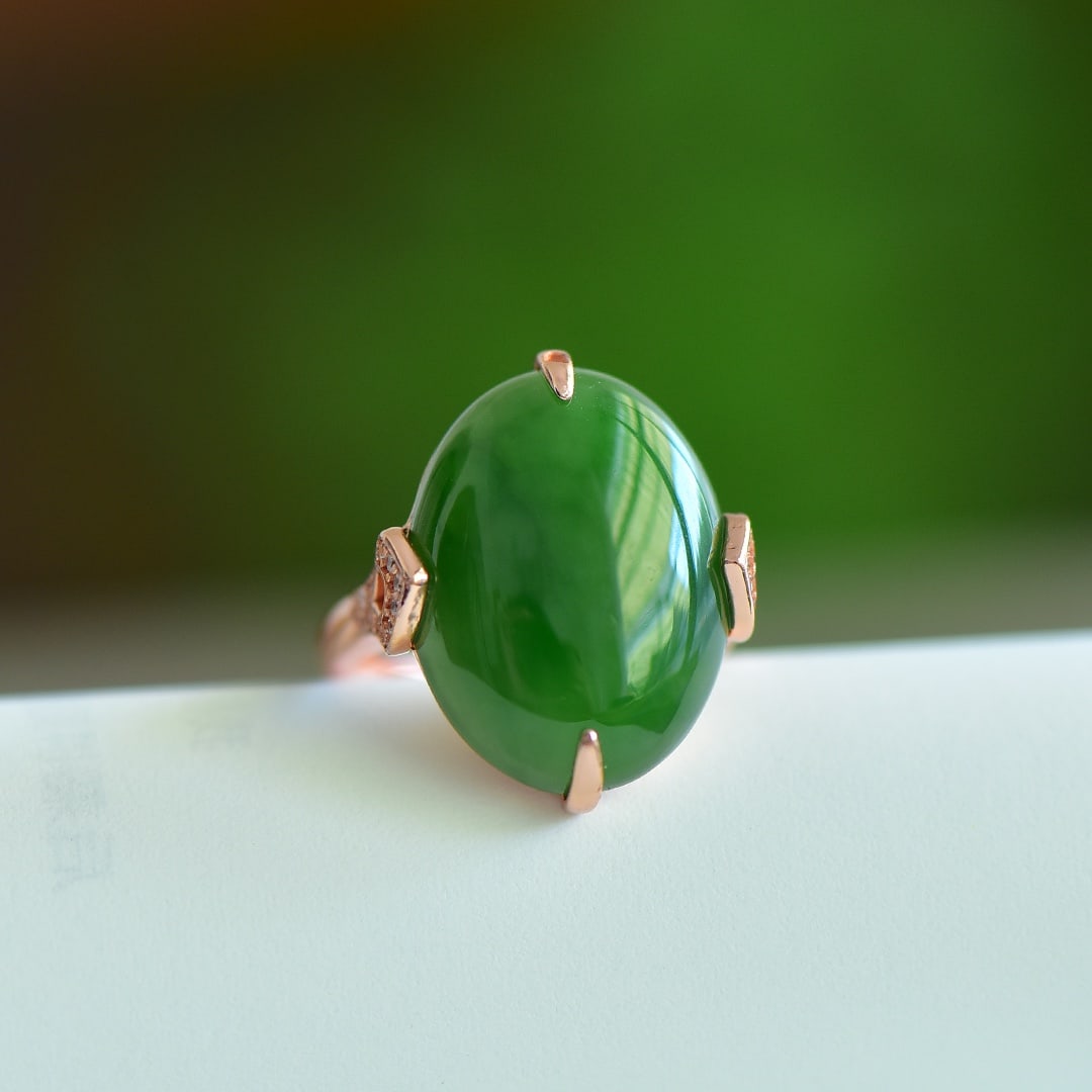 An Exquisite Sterling Silver-Gold Plated Inlaid Jasper Ring: An Exquisite Sterling Silver-Gold Plated Inlaid Jasper Ring 纯银镀金镶碧玉戒指