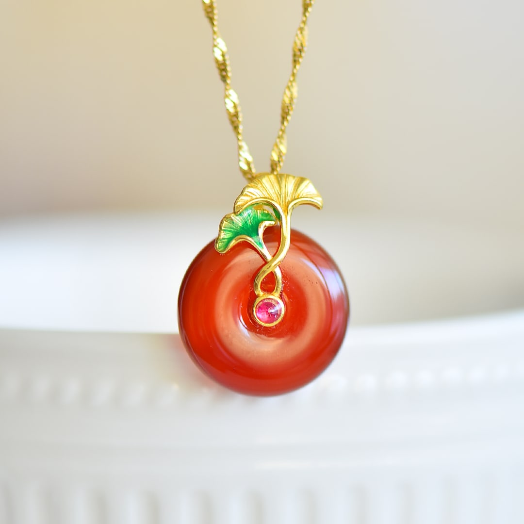 An Exquisite Sterling Silver-Gold Plated Inlaid Agate Pendant: An Exquisite Sterling Silver-Gold Plated Inlaid Agate Pendant,Size:18mmx18mm 纯银镀金镶玛瑙吊坠