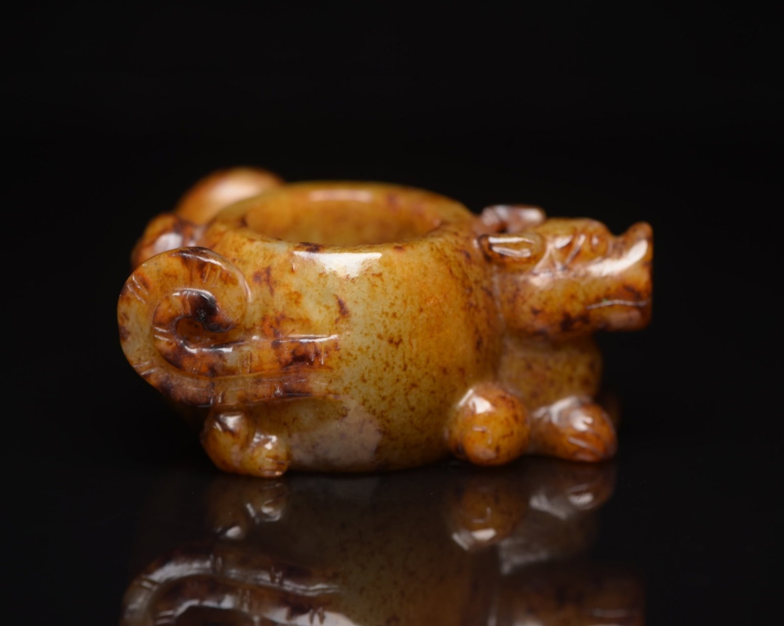 An Exquisite Archaic Jade Auspicious Beast Pattern Thumb Ring - 2