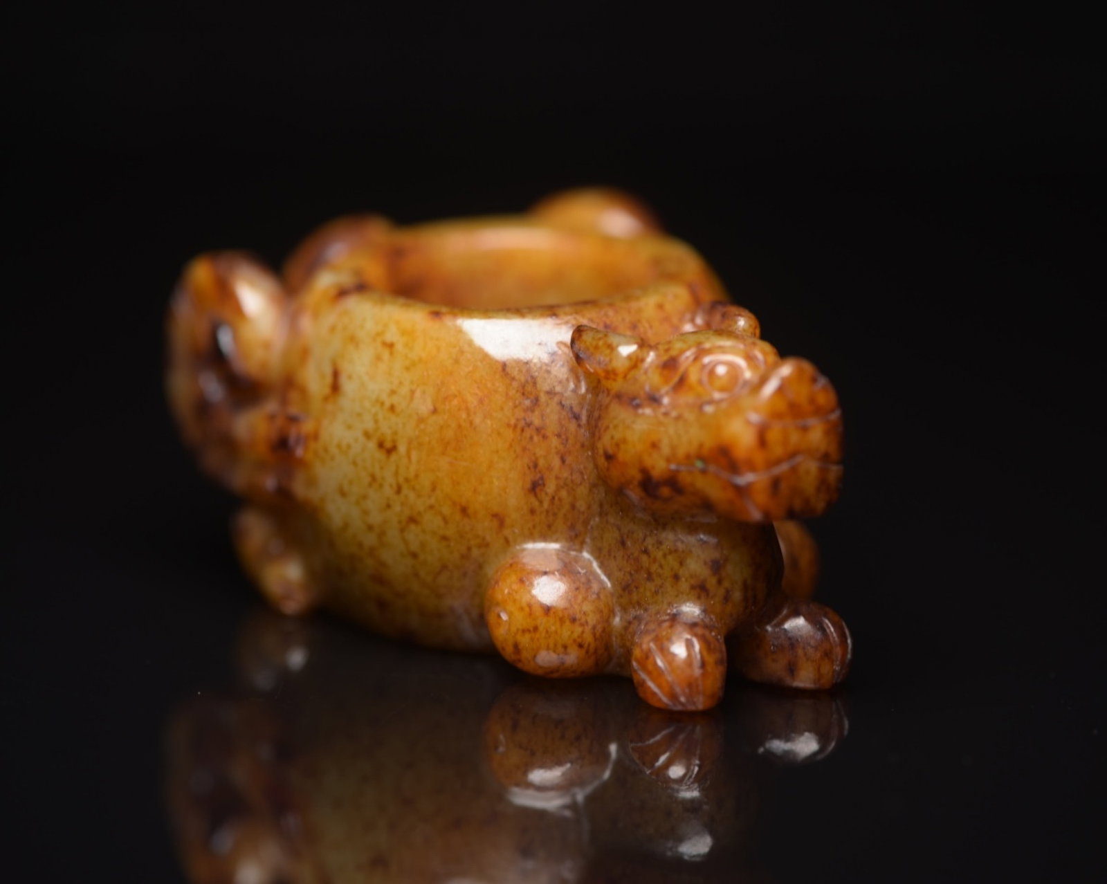 An Exquisite Archaic Jade Auspicious Beast Pattern Thumb Ring - 3