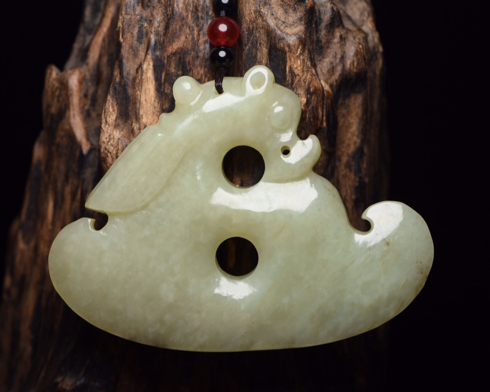 An Exquisite White Jade Dragon Pattern Pendant - 2