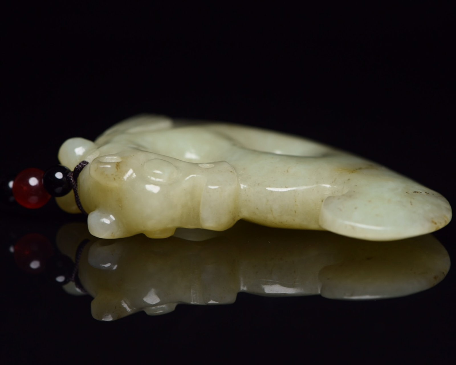 An Exquisite White Jade Dragon Pattern Pendant - 3