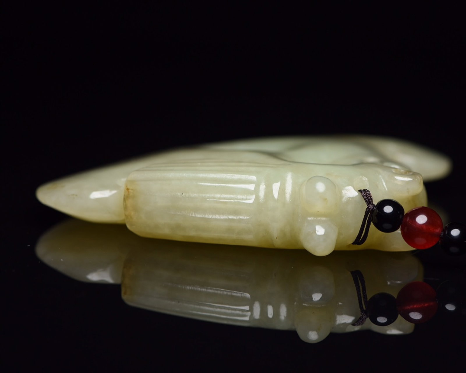 An Exquisite White Jade Dragon Pattern Pendant - 4