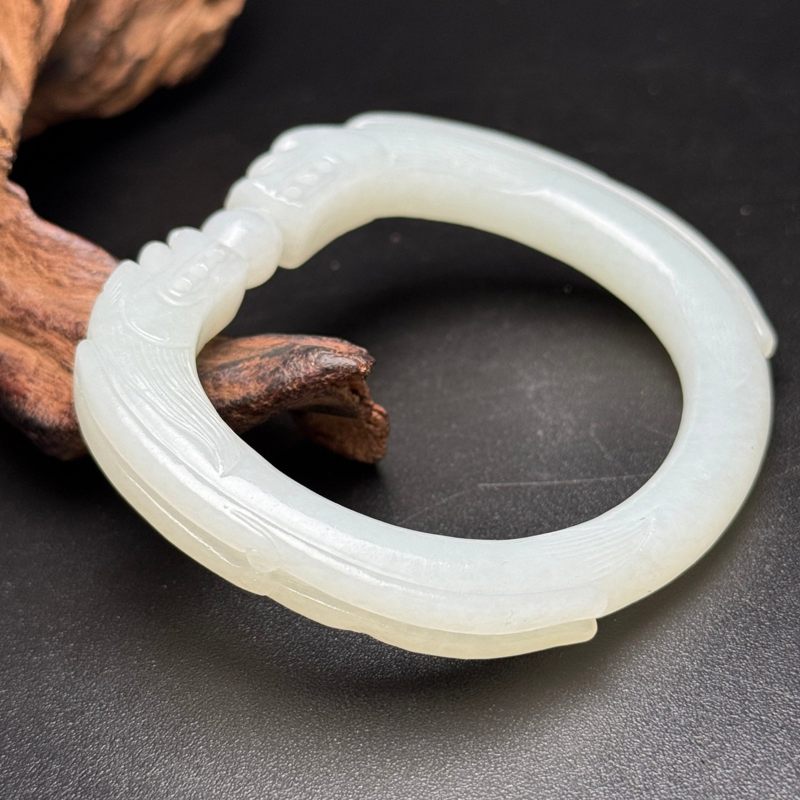 An Exquisite White Jade Dragon Pattern Bracelet - 7