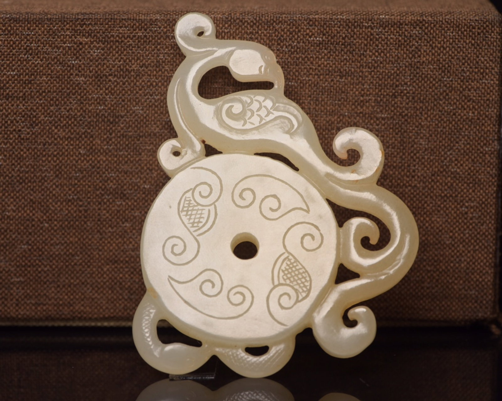 An Exquisite White Jade Phoenix Pattern Pendant - 2