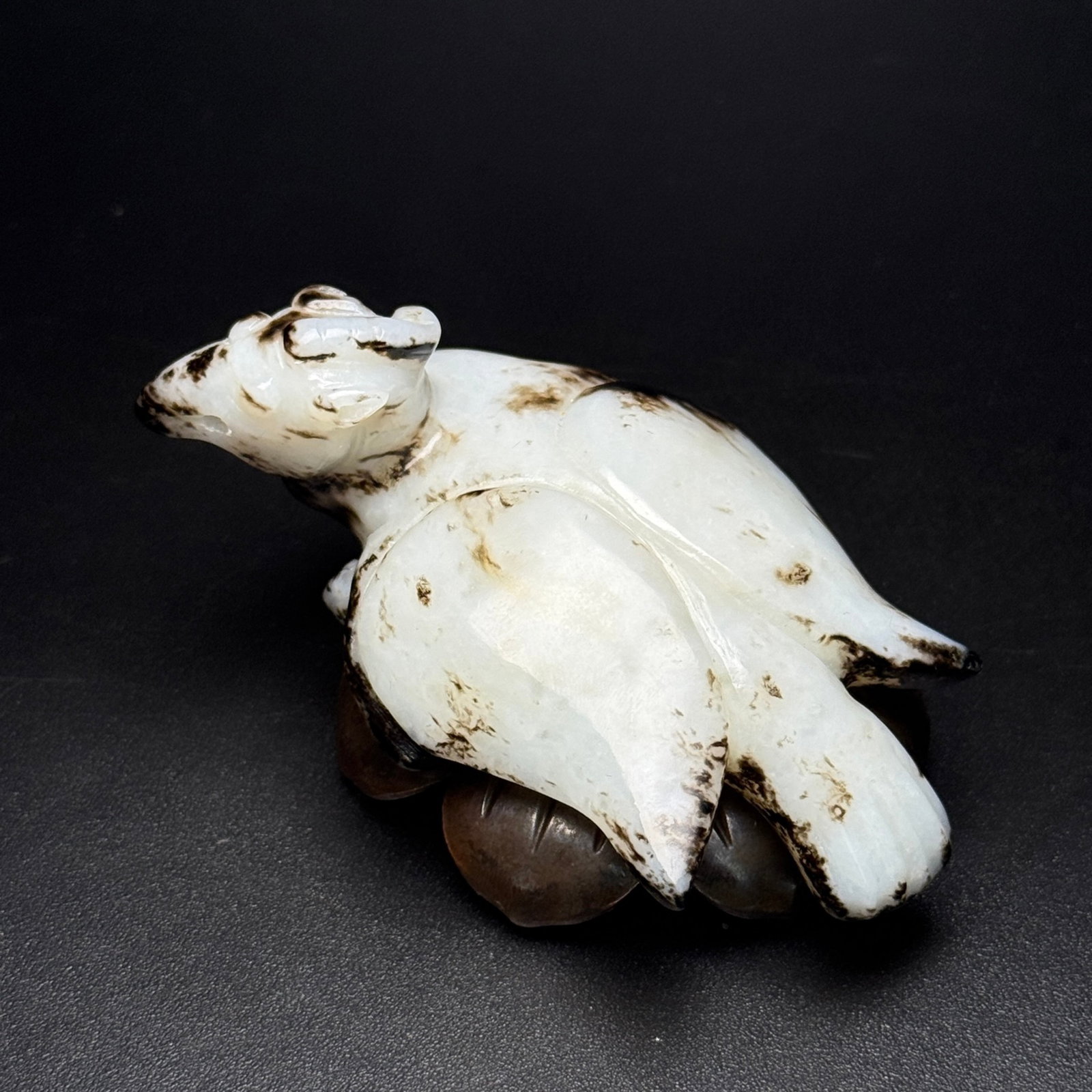 An Exquisite White Jade Bird Ornament: An Exquisite White Jade Bird Ornament,Qing Dynasty,China,Size:84mmx52mmx34mm,Weight:117g 白玉鸟摆件,中国清代