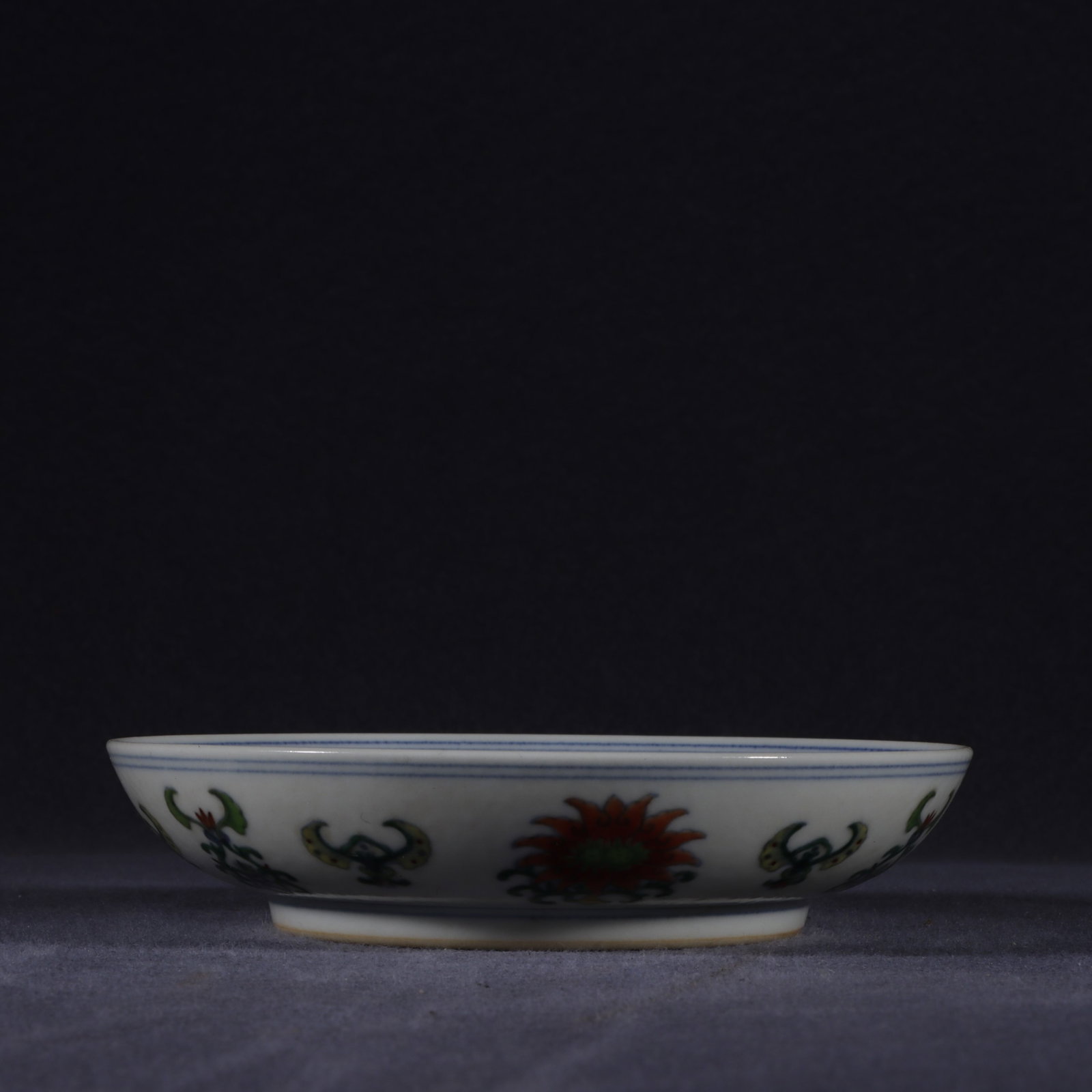 An Exquisite Doucai Flower Pattern Plate - 2