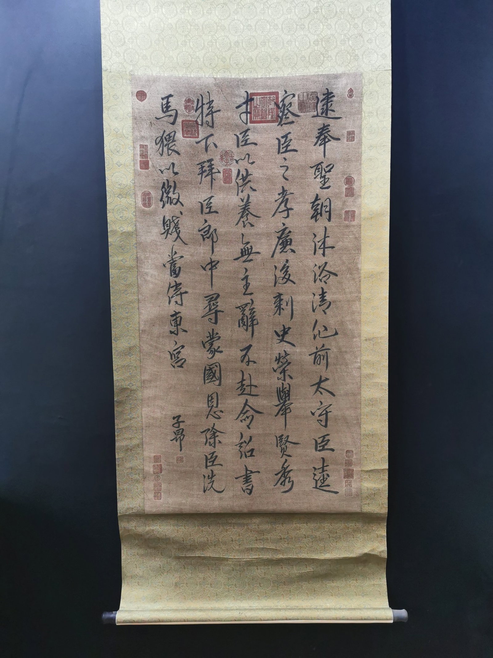 A Chinese Vertical Scroll Ink Calligraphy on Paper: A Chinese Vertical Scroll Ink Calligraphy on Paper,Zhao Mengfu,Size:24.8inx46.5in 一幅中国水墨书法立轴,赵孟頫
