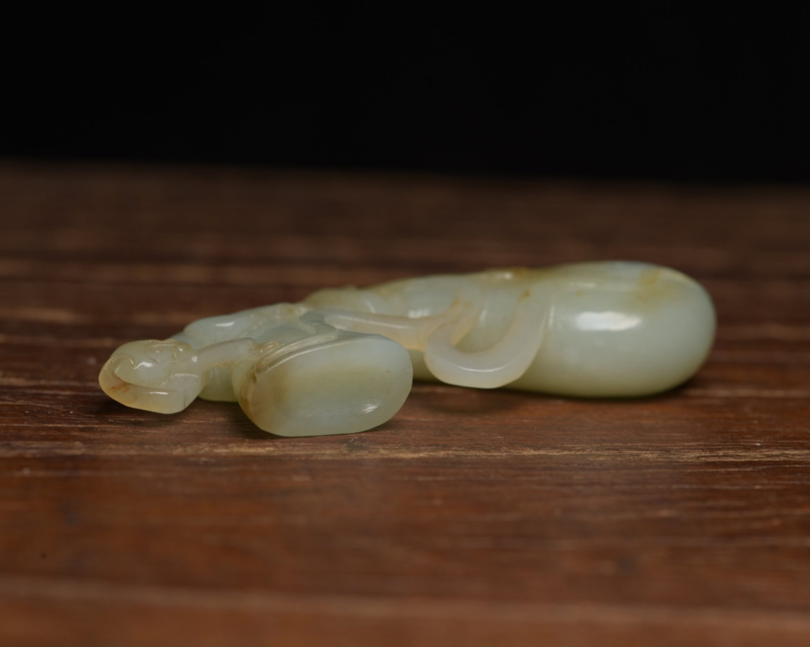 An Exquisite White Jade Monkey Ornament - 4