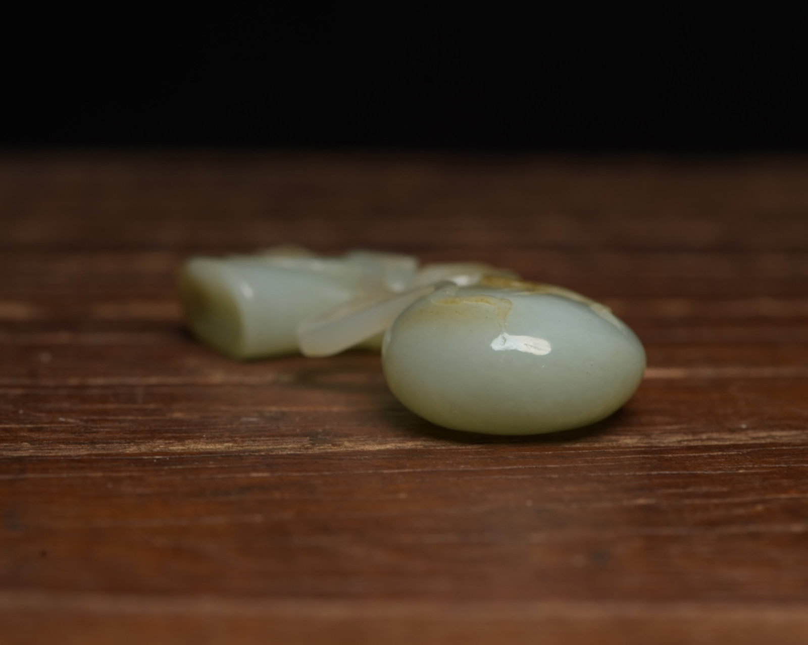 An Exquisite White Jade Monkey Ornament - 5