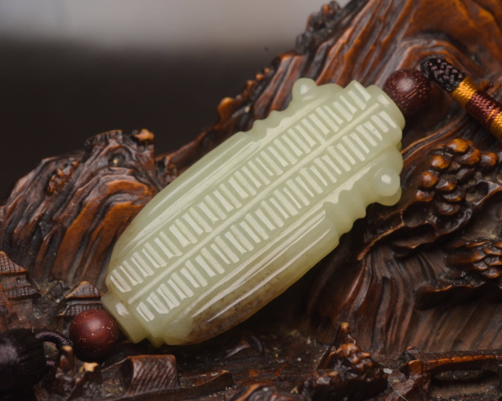 An Exquisite White Jade Cicada Pendant: An Exquisite White Jade Cicada Pendant,Qing Dynasty,China,Size:2.2inx1inx0.4in,Weight:40g 白玉蝉挂件,中国清代