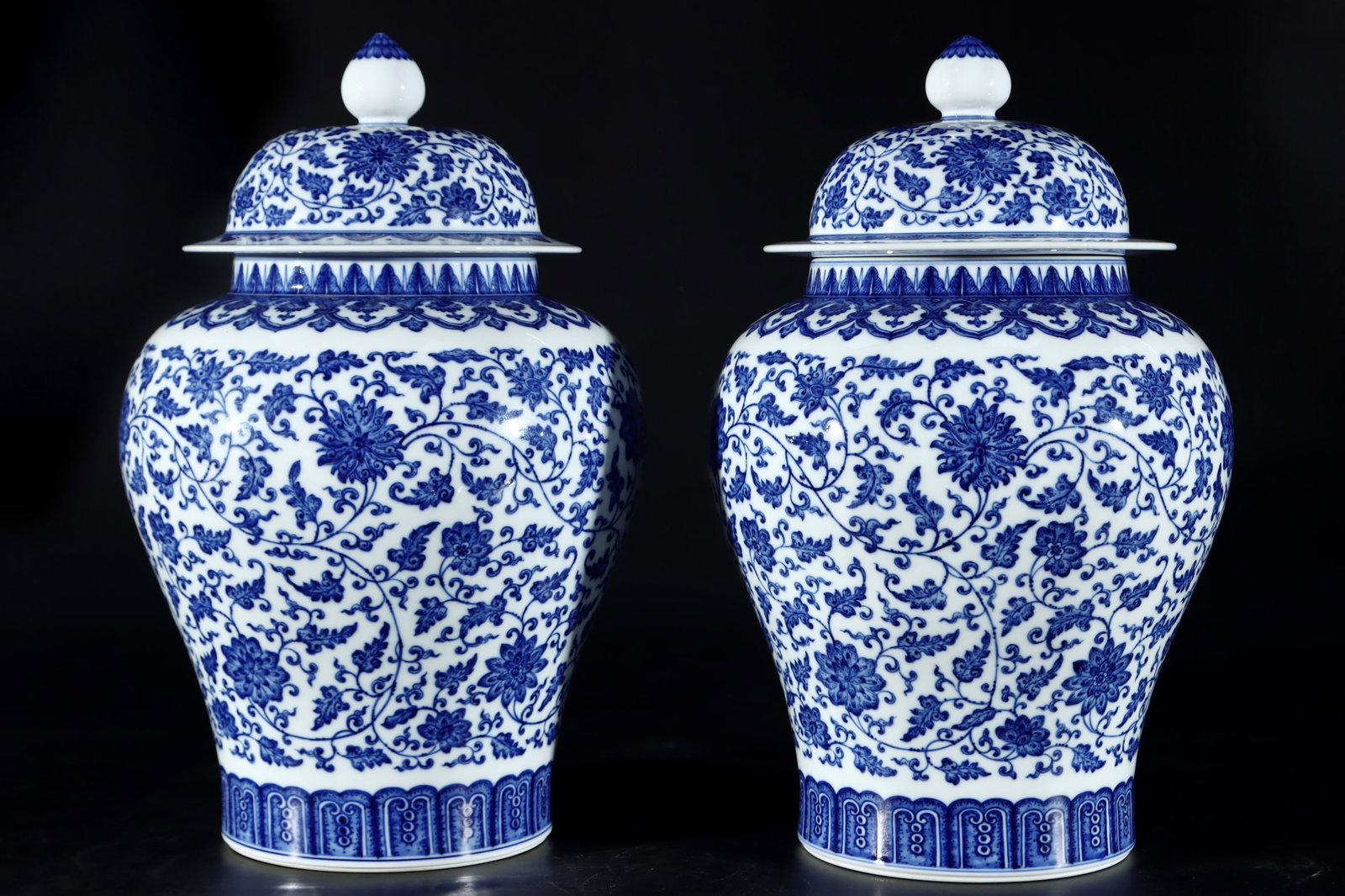 A Pair of Exquisite Blue and White Lotus Pattern Jars with Cover: A Pair of Exquisite Blue and White Lotus Pattern Jars with Cover,Qing Dynasty,China,Qianlong Six-character Mark,Size:16.9inx9.8in 一对青花缠枝莲纹௢