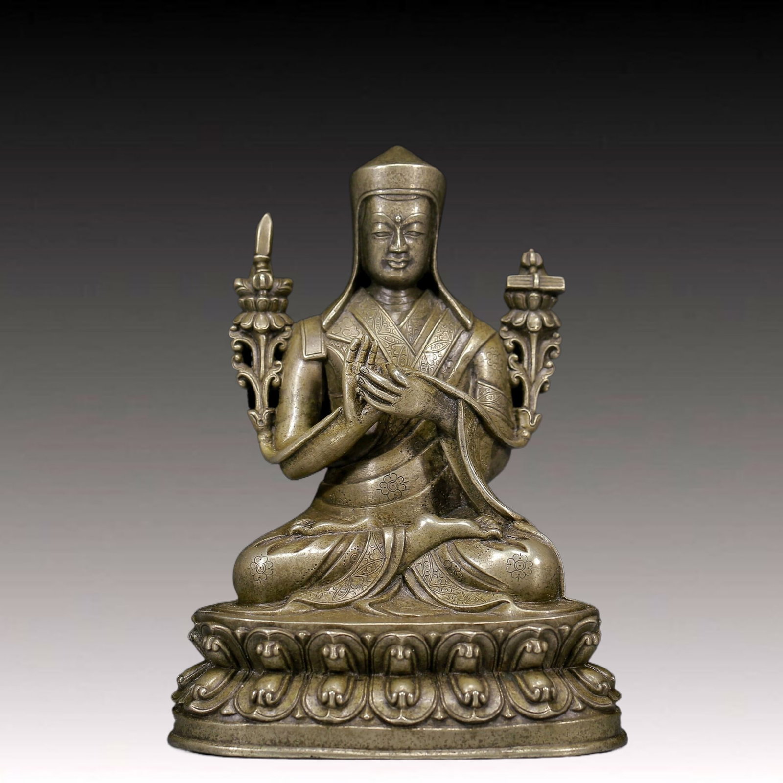 A Solemn Gilt Bronze Statue of Tsongkhapa: A Solemn Gilt Bronze Statue of Tsongkhapa,Ming Dynasty, China,Size: 3.7inx3inx5.1in,Weight:720g 铜鎏银宗喀巴像，明代