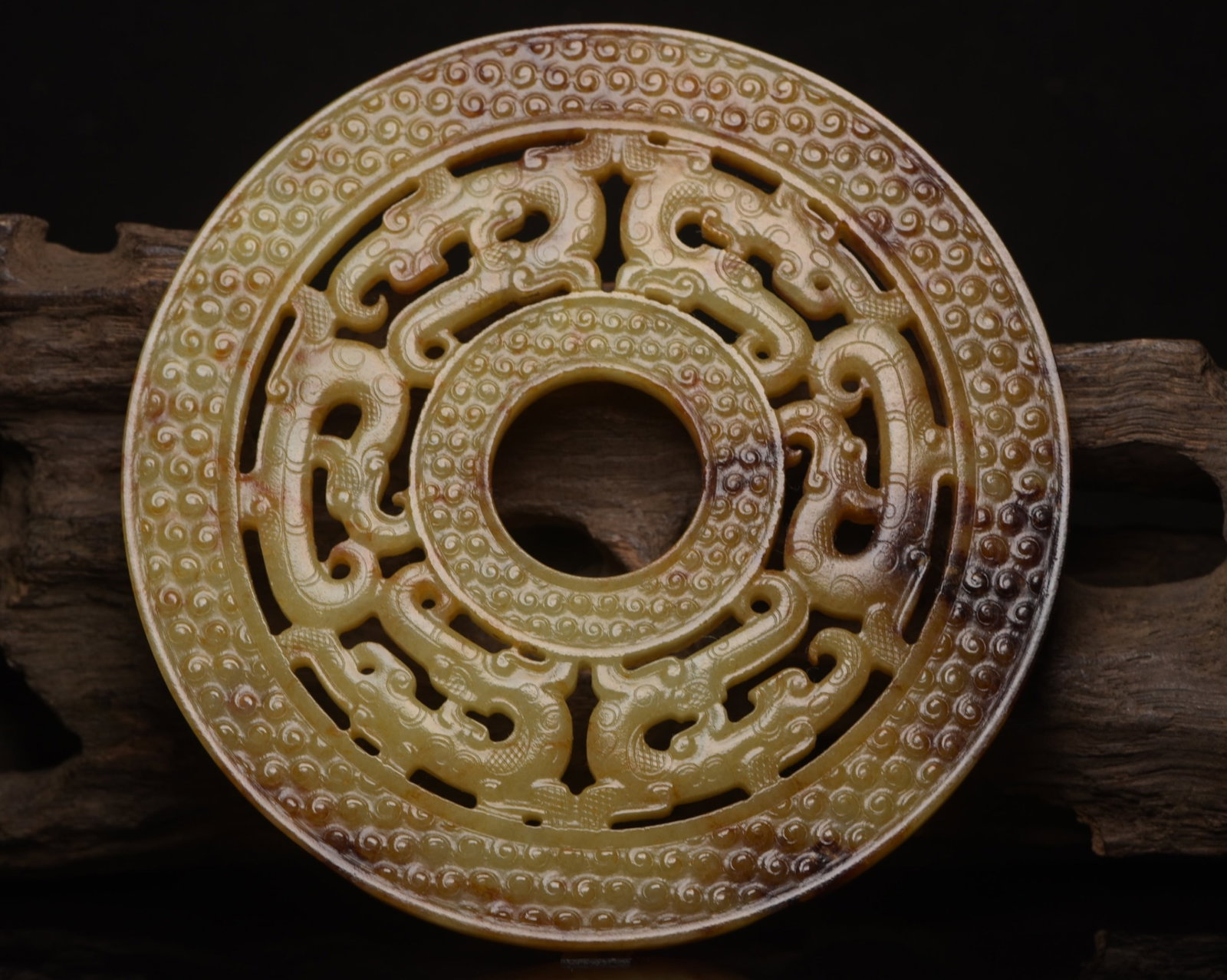 An Exquisite White Jade Chi-Dragon Pattern Pendant: An Exquisite White Jade Chi-Dragon Pattern Pendant,Qing Dynasty,China,Size:4.7inx4.7inx0.2in,Weight:143g 白玉螭龙纹牌,中国清代