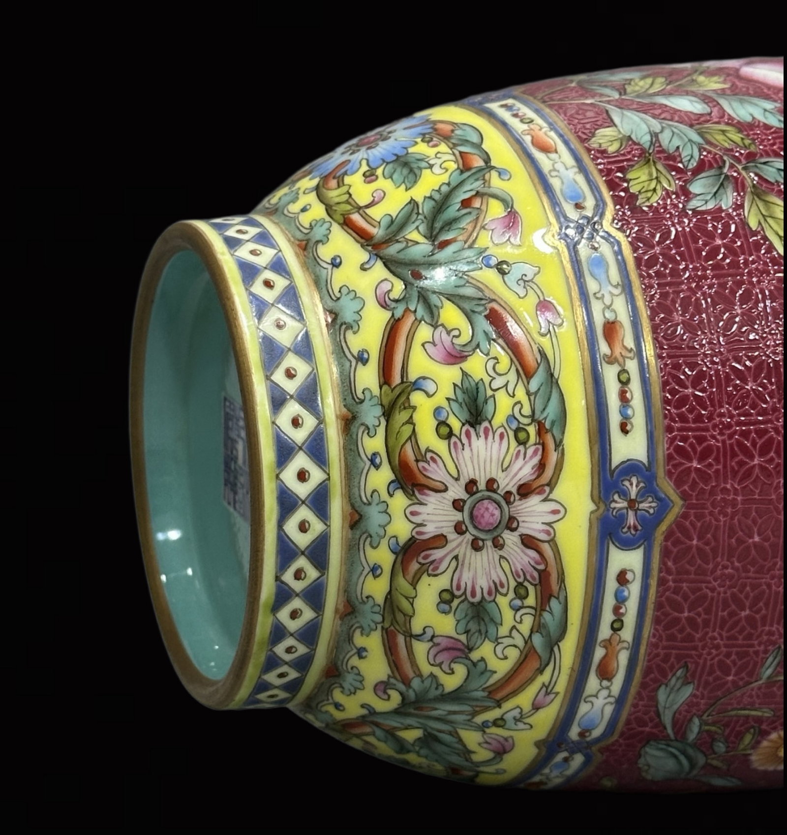 An Exquisite Ruby Red Glazed Flower and Butterfly Pattern Vase - 7