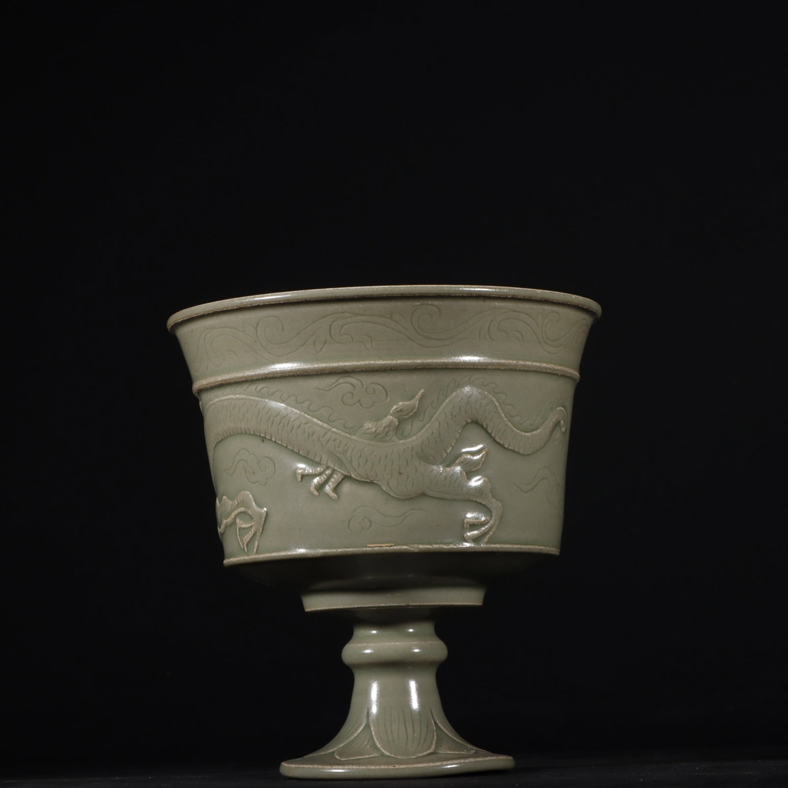 An Exquisite Yue yao Dragon Pattern Stem Cup - 4