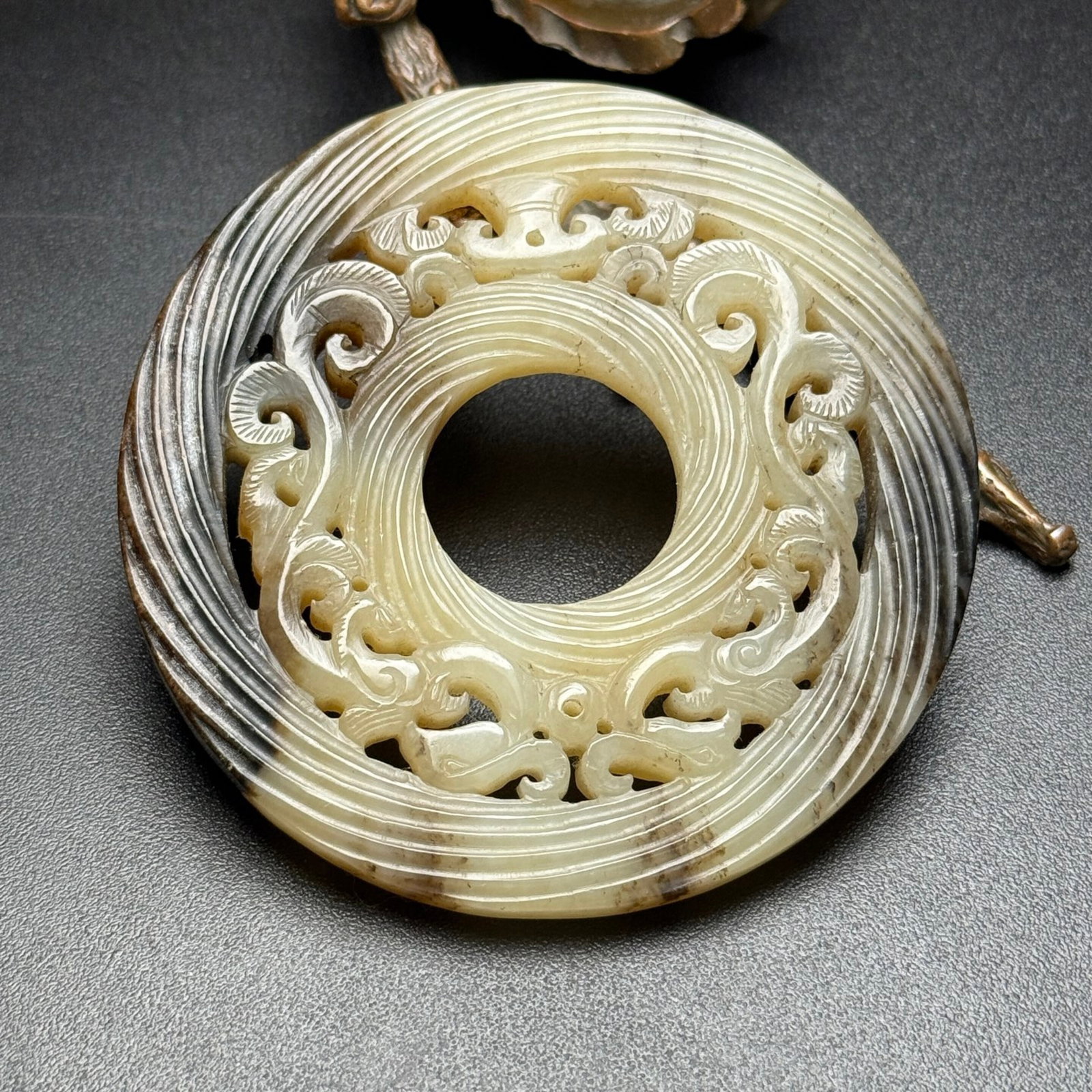 An Exquisite White Jade Phoenix Pattern Pendant - 2