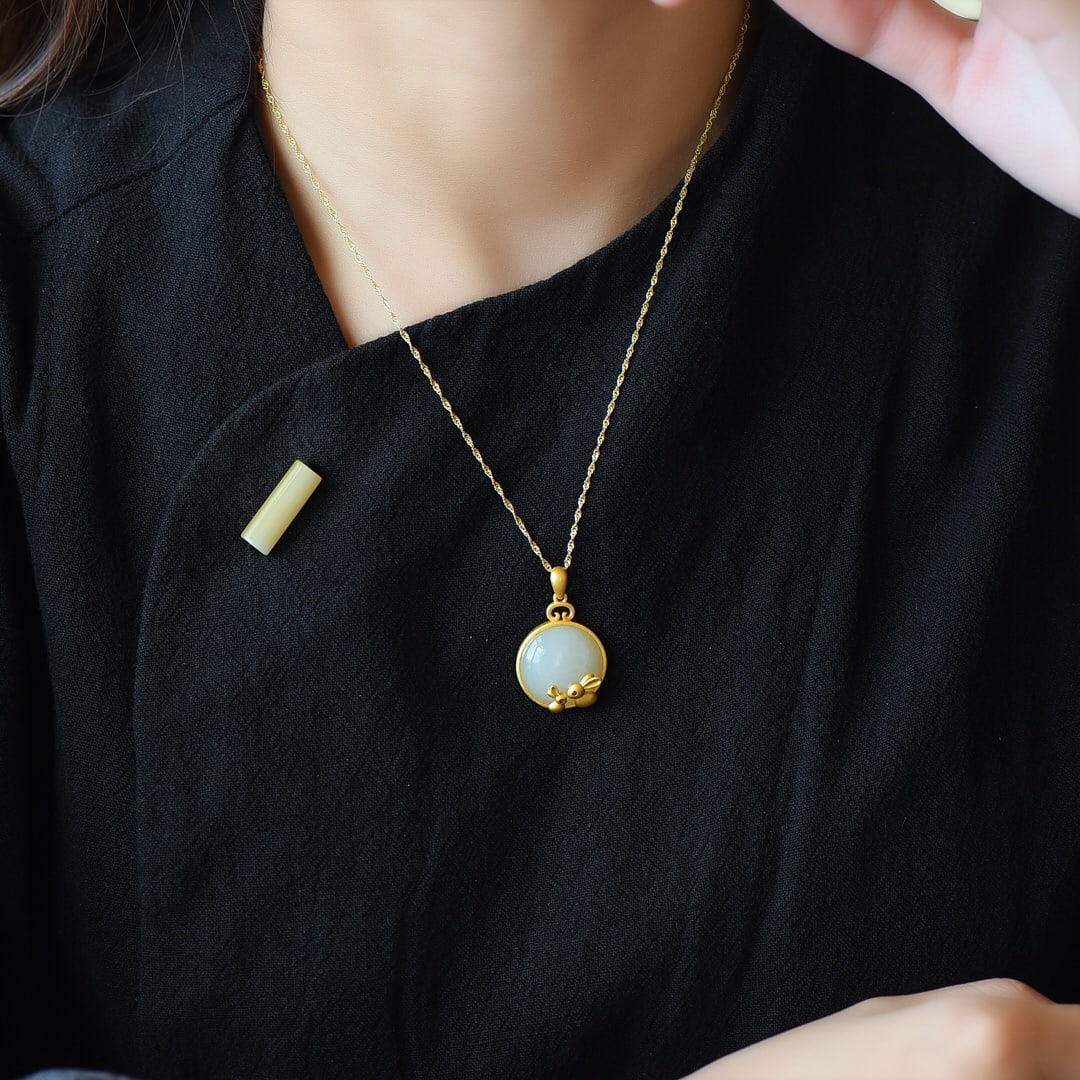 An Exquisite Sterling Silver-Gold Plated Inlaid White Jade Necklace: An Exquisite Sterling Silver-Gold Plated Inlaid White Jade Necklace,Size:13mmx13mm 纯银镀金镶白玉项链