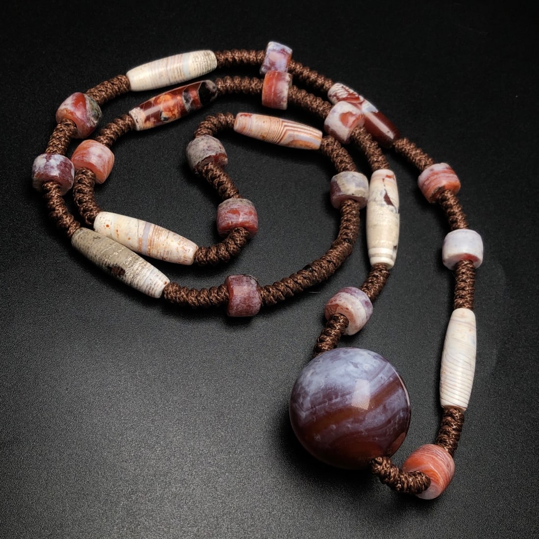 A Precious Agate Necklace - 2