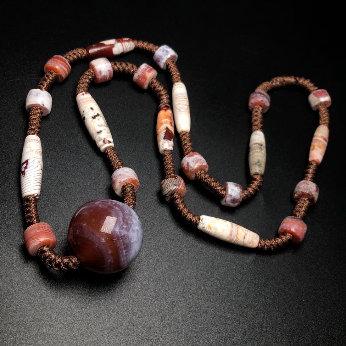 A Precious Agate Necklace - 3