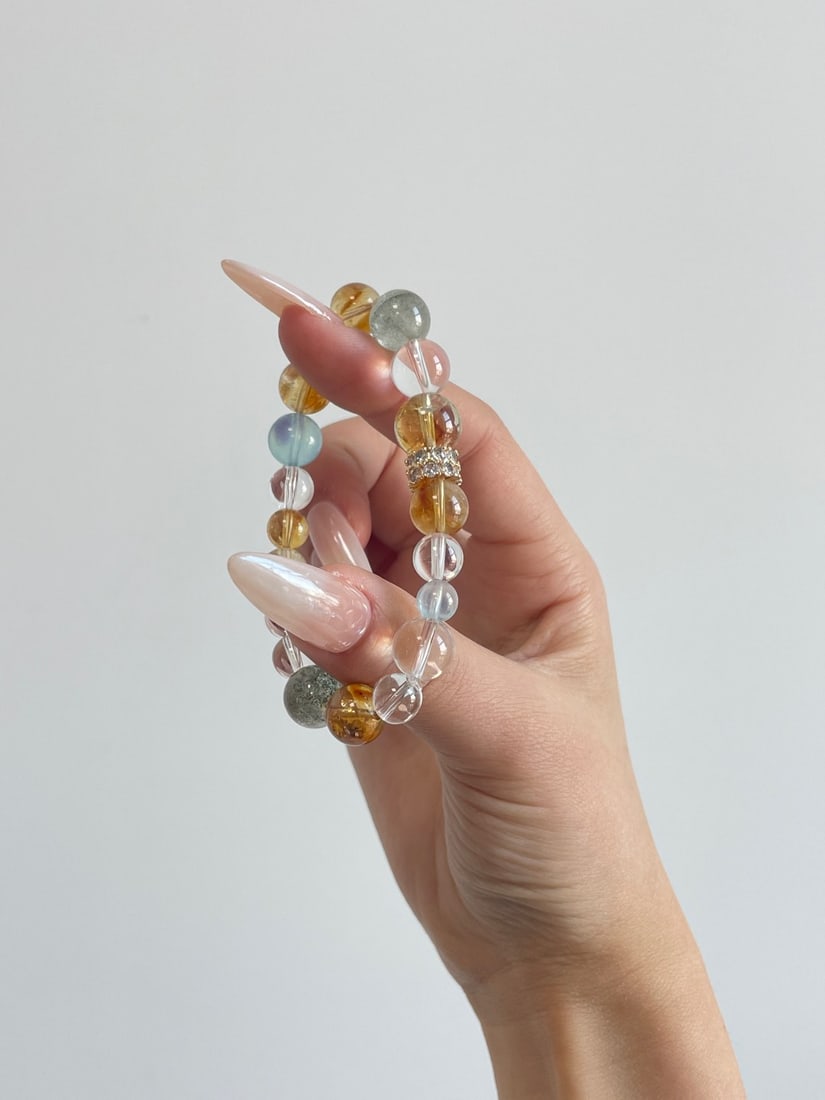 An Exquisite Crystal Bracelet - 4