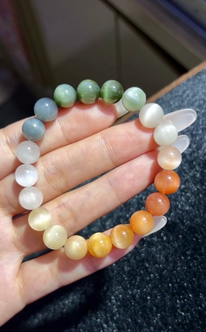 An Exquisite Crystal Bracelet - 2