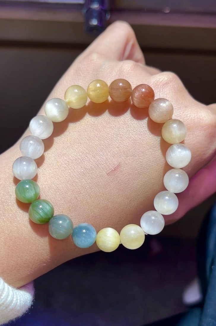An Exquisite Crystal Bracelet: An Exquisite Crystal Bracelet,Size:9.7mm,Weight:25g 水晶手串