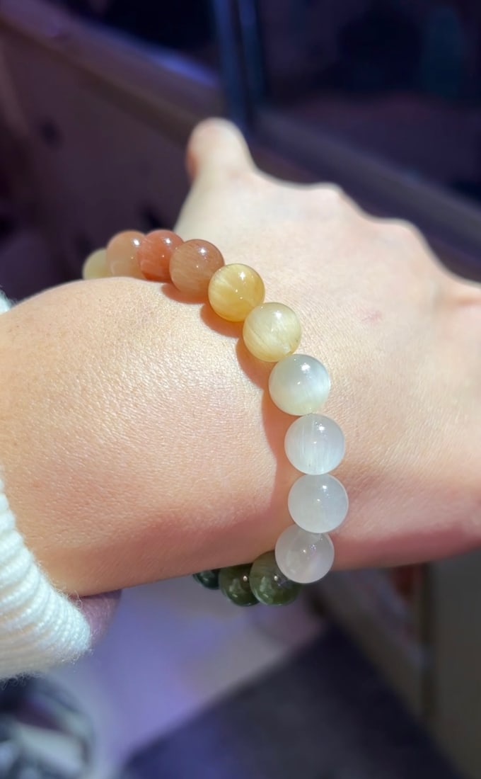 An Exquisite Crystal Bracelet - 5