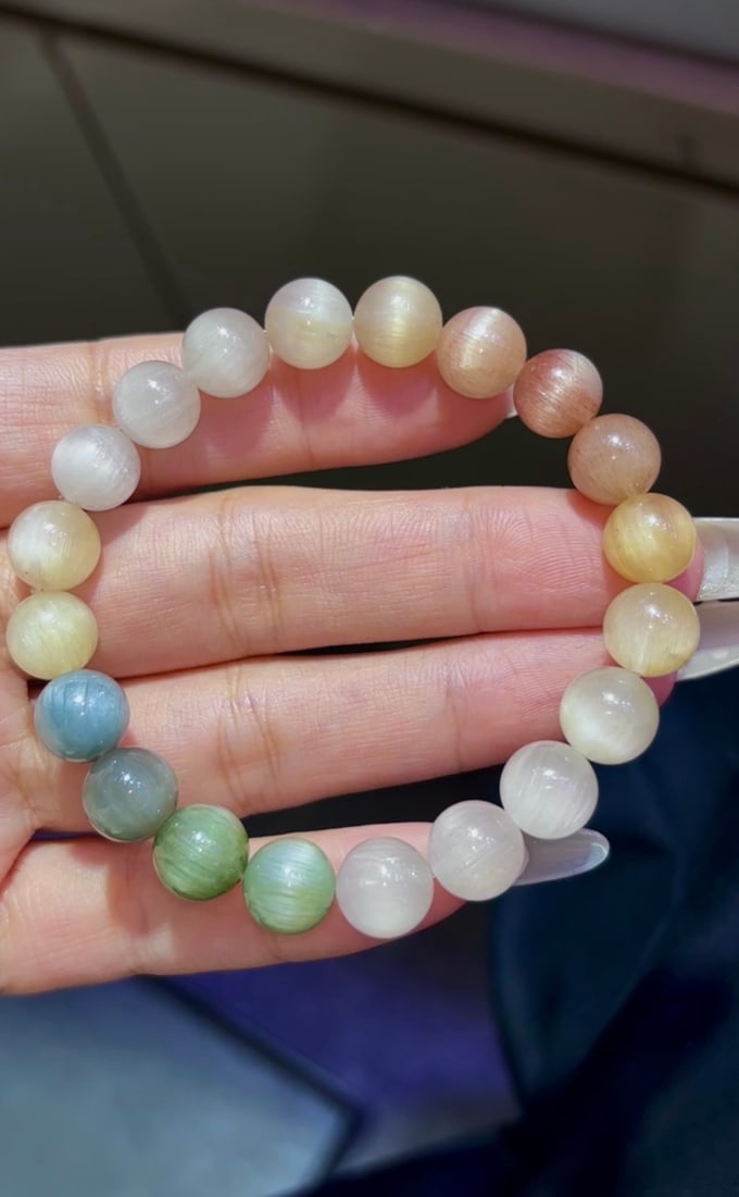 An Exquisite Crystal Bracelet - 6