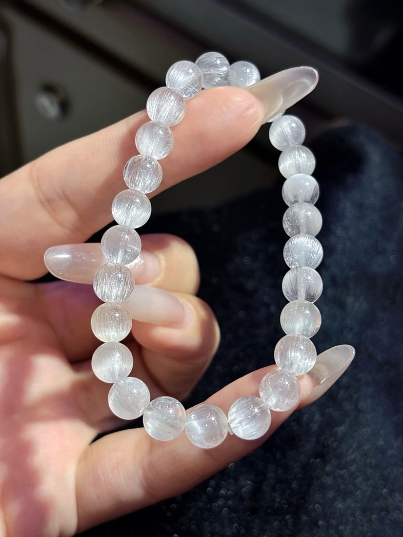 An Exquisite Crystal Bracelet - 2