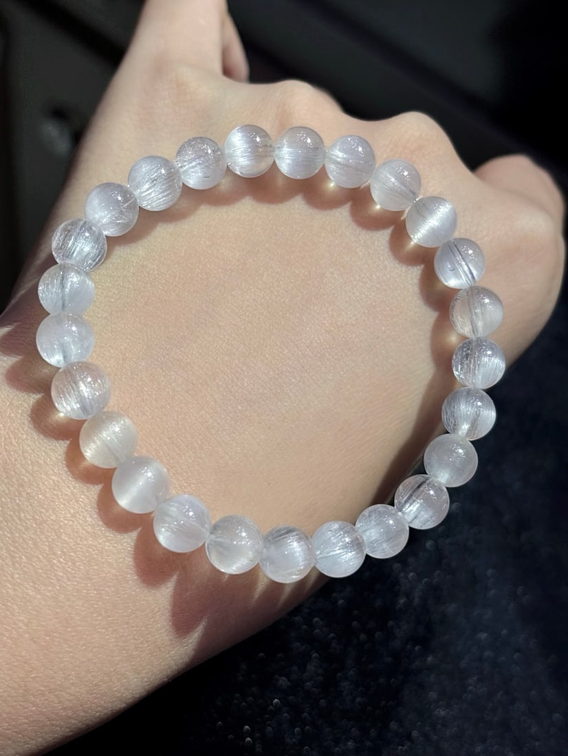 An Exquisite Crystal Bracelet - 3