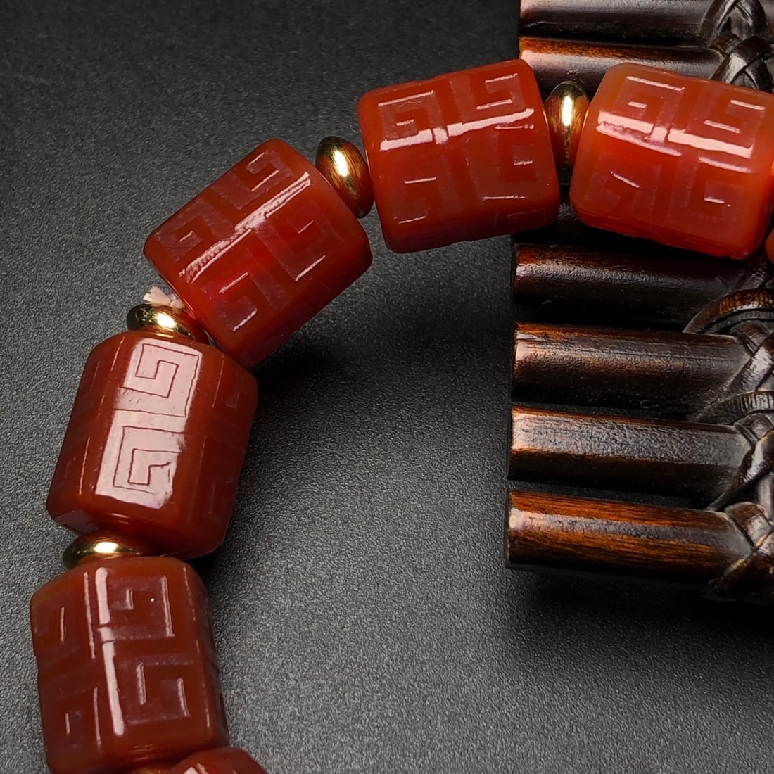 An Exquisite Agate Bracelet - 7